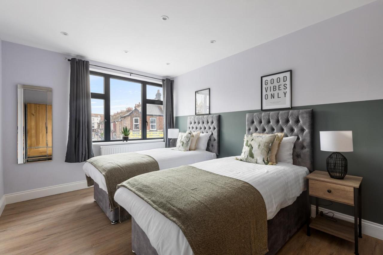 Stylish & Spacious 3 Bed Apartment With Fast Wifi, Close To Tube & Wembly London Ngoại thất bức ảnh