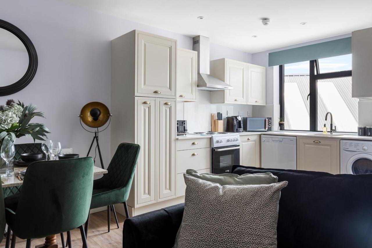 Stylish & Spacious 3 Bed Apartment With Fast Wifi, Close To Tube & Wembly London Ngoại thất bức ảnh